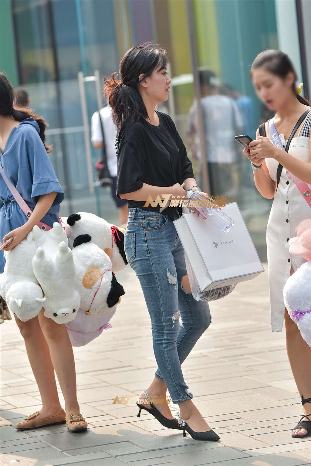 图片[3]-蓝色仔裤少妇-流行馆