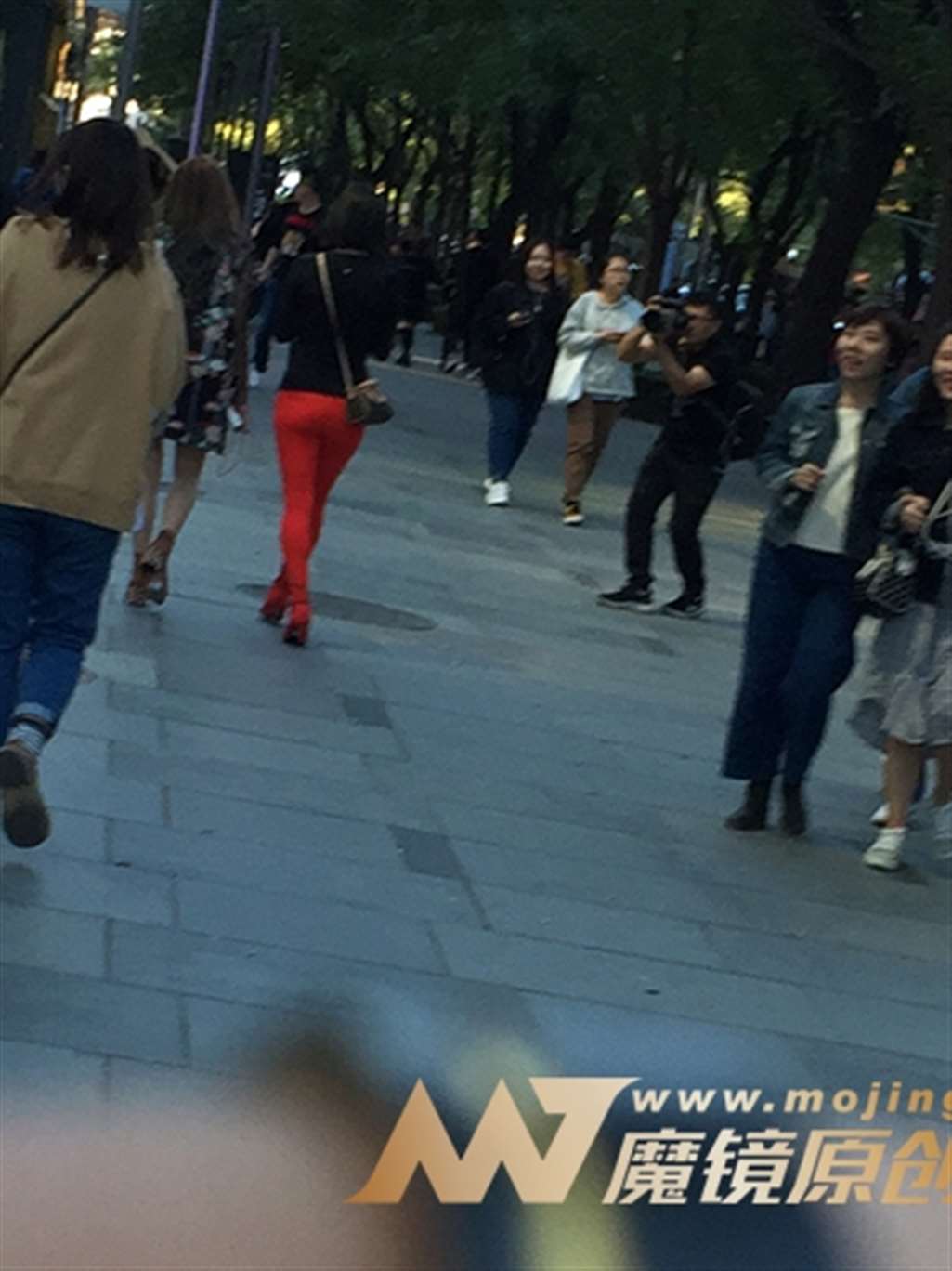 图片[3]-【红石赛帖】性感红色高跟鞋紧身裤少妇-流行馆