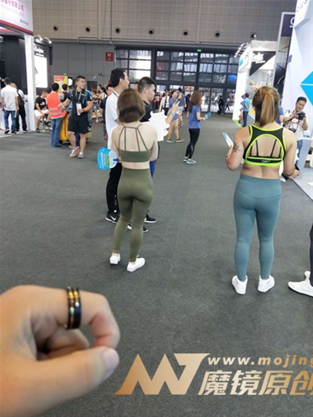 图片[3]-【欧阳幽明赛帖】深棕色瑜伽美女-流行馆