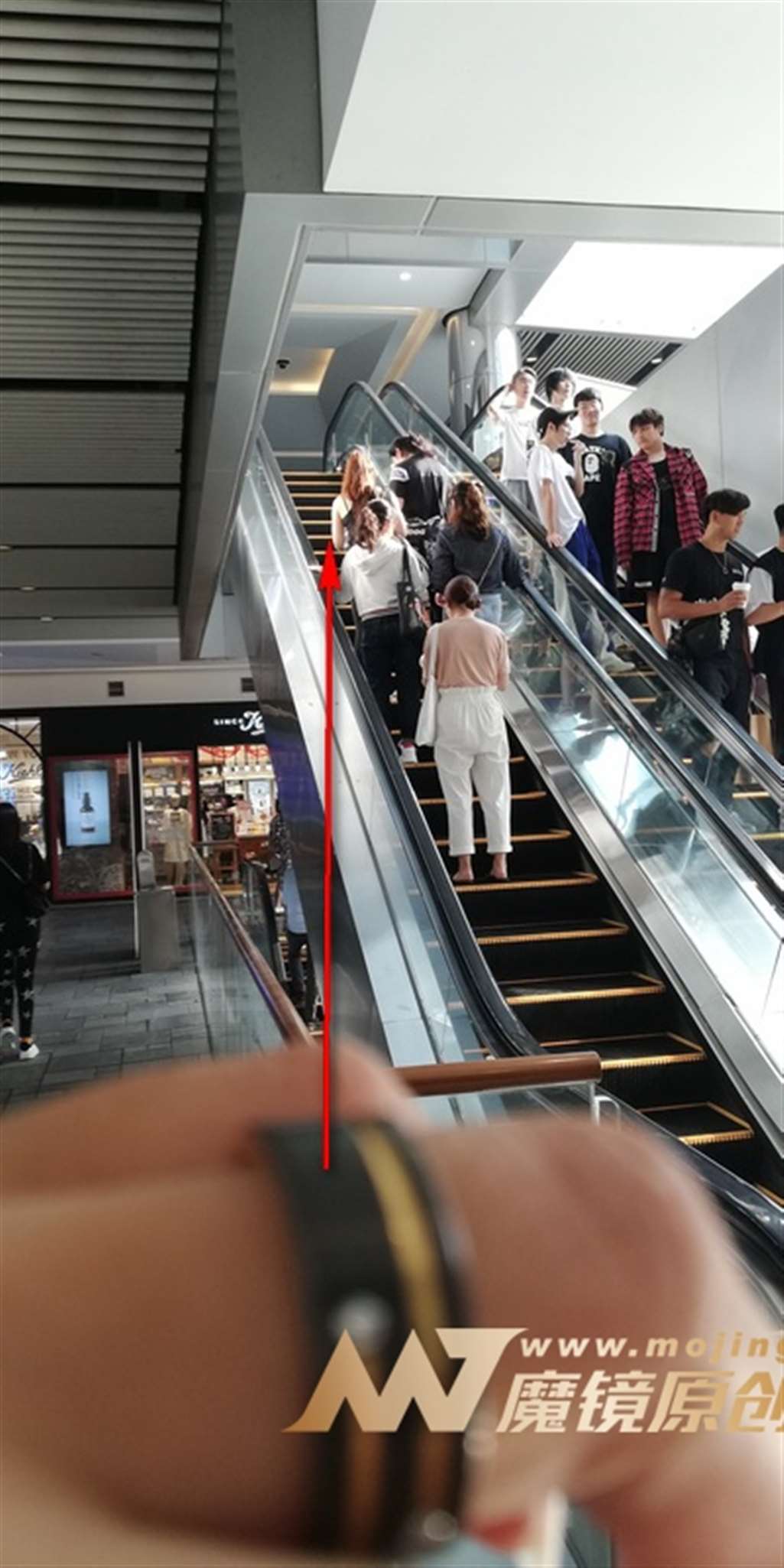 图片[3]-【视觉冲击赛贴】小背心，黑色健美裤MM-流行馆