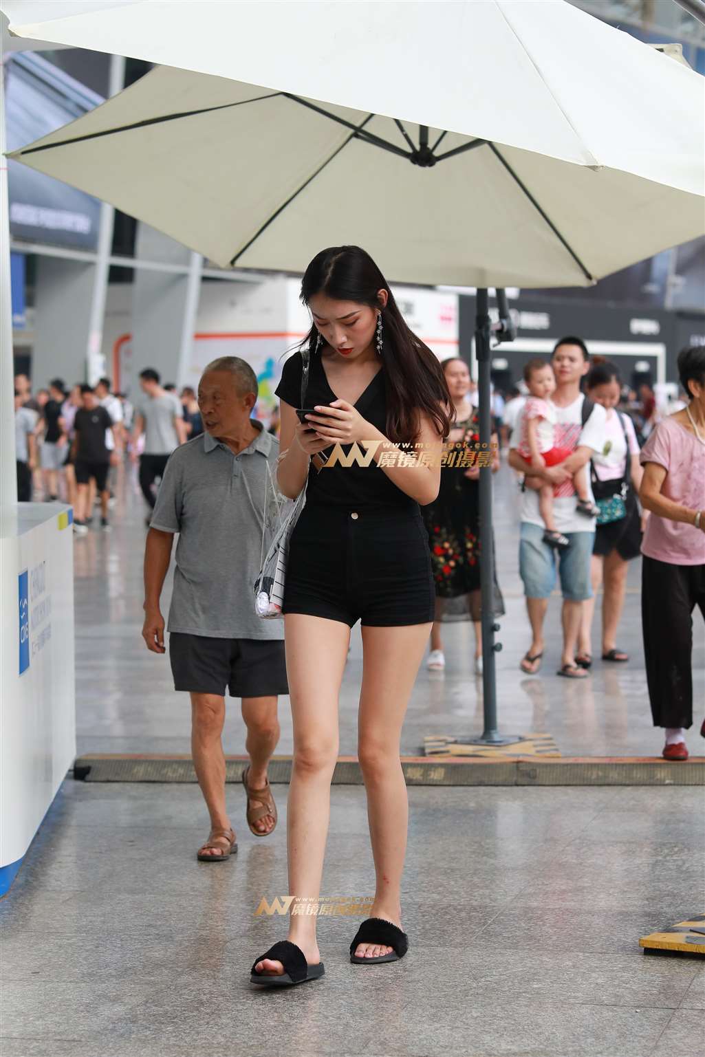 图片[4]-【凯恩赛贴】车展外的长腿妹纸-流行馆