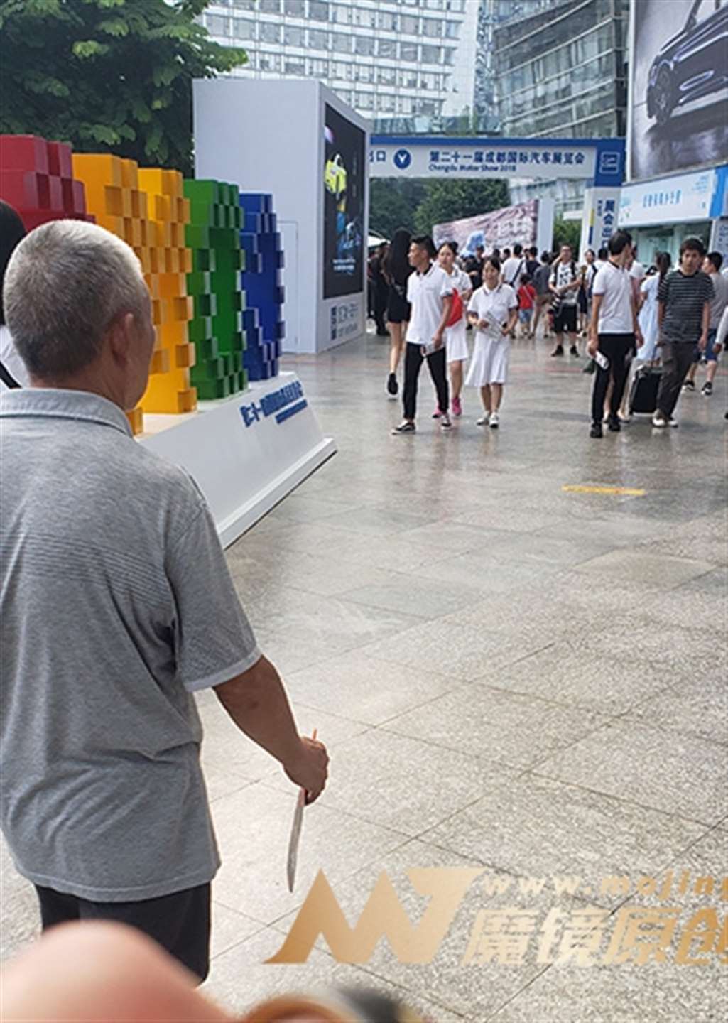 图片[3]-【凯恩赛贴】车展外的长腿妹纸-流行馆