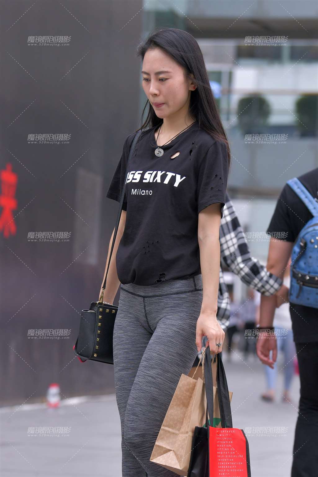 【红石赛帖】来买咖啡的紧身裤美女-流行馆