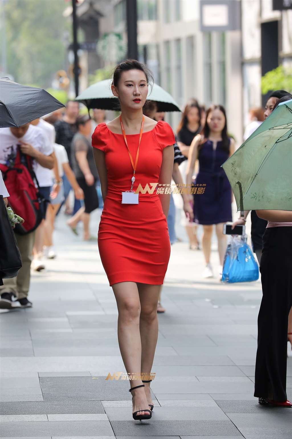 【凯恩赛贴】上班的红裙美妇-流行馆