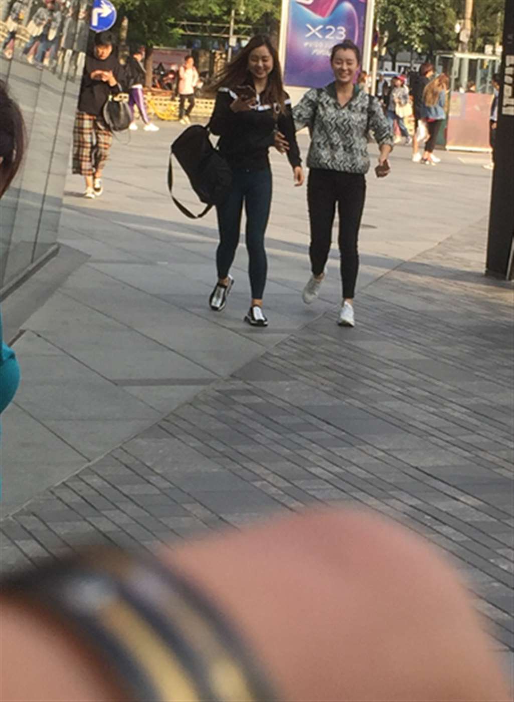 图片[3]-【红石赛帖】身材性感紧身裤美女-流行馆