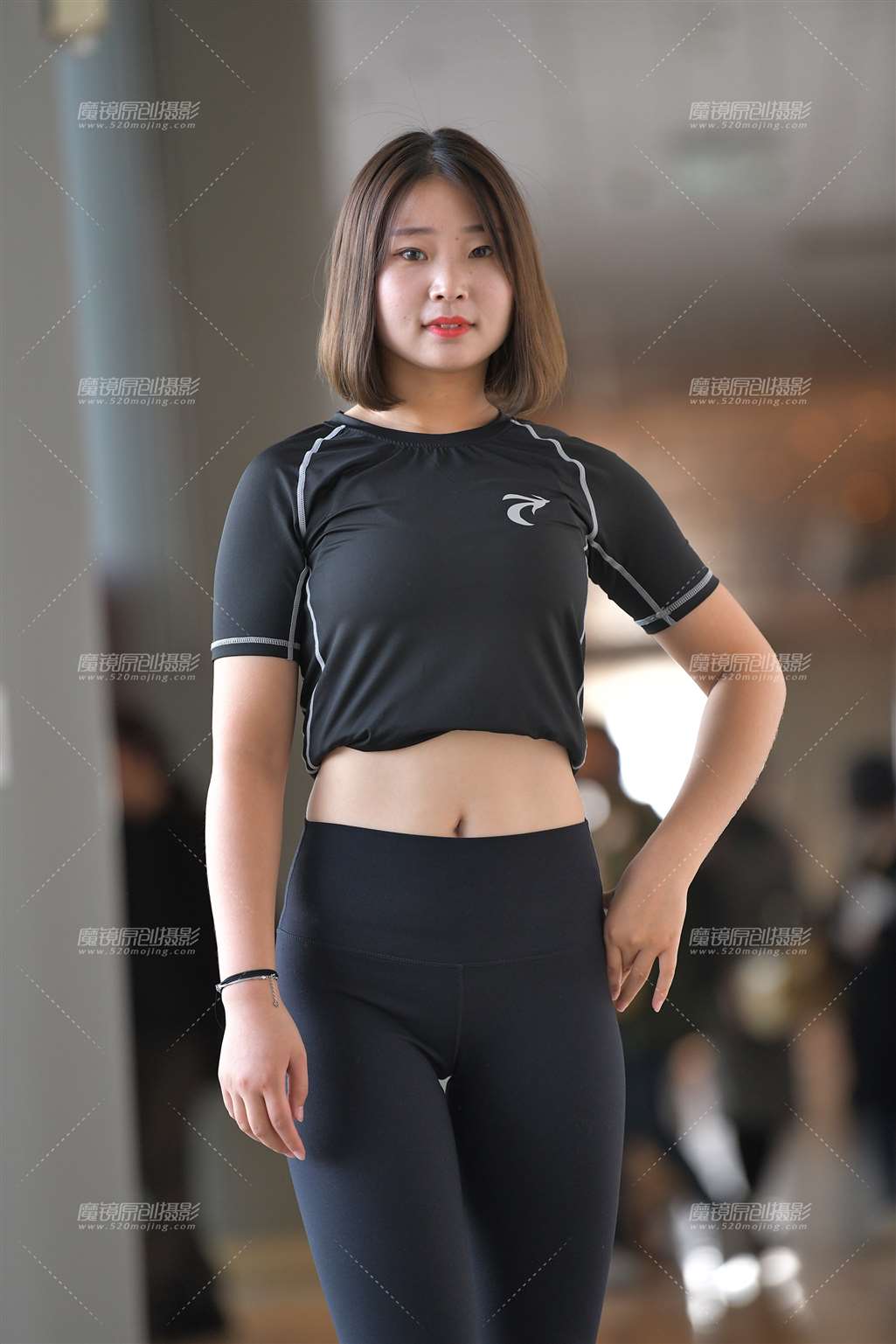 【红石赛帖】性感紧身裤美女-流行馆