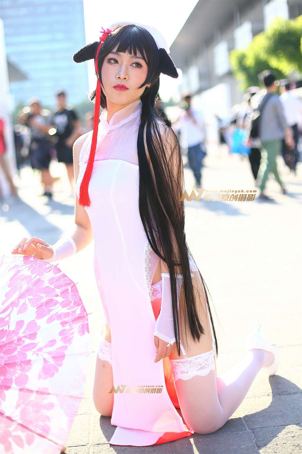 图片[3]-伞下的性感旗袍装coser-流行馆