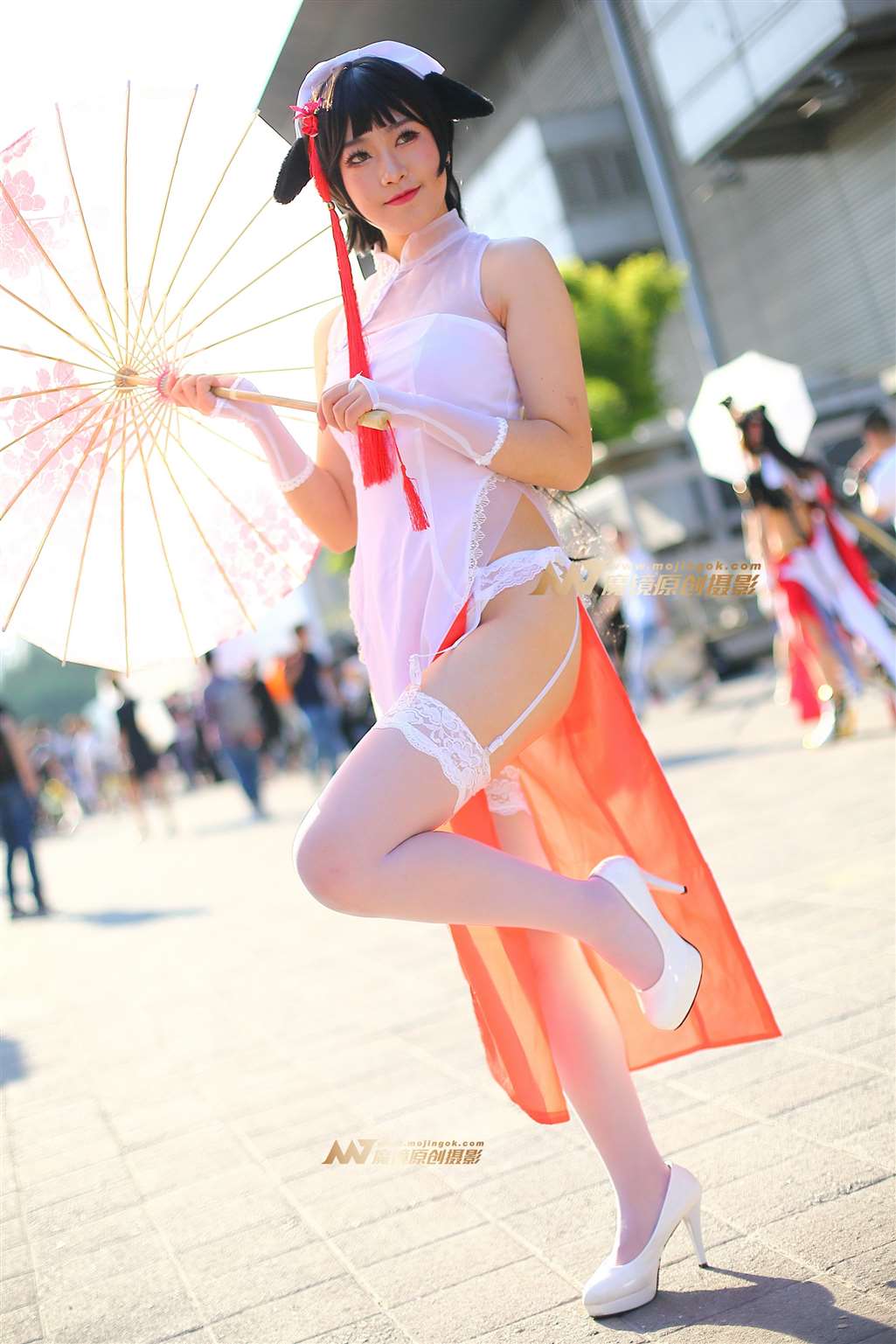 图片[2]-伞下的性感旗袍装coser-流行馆