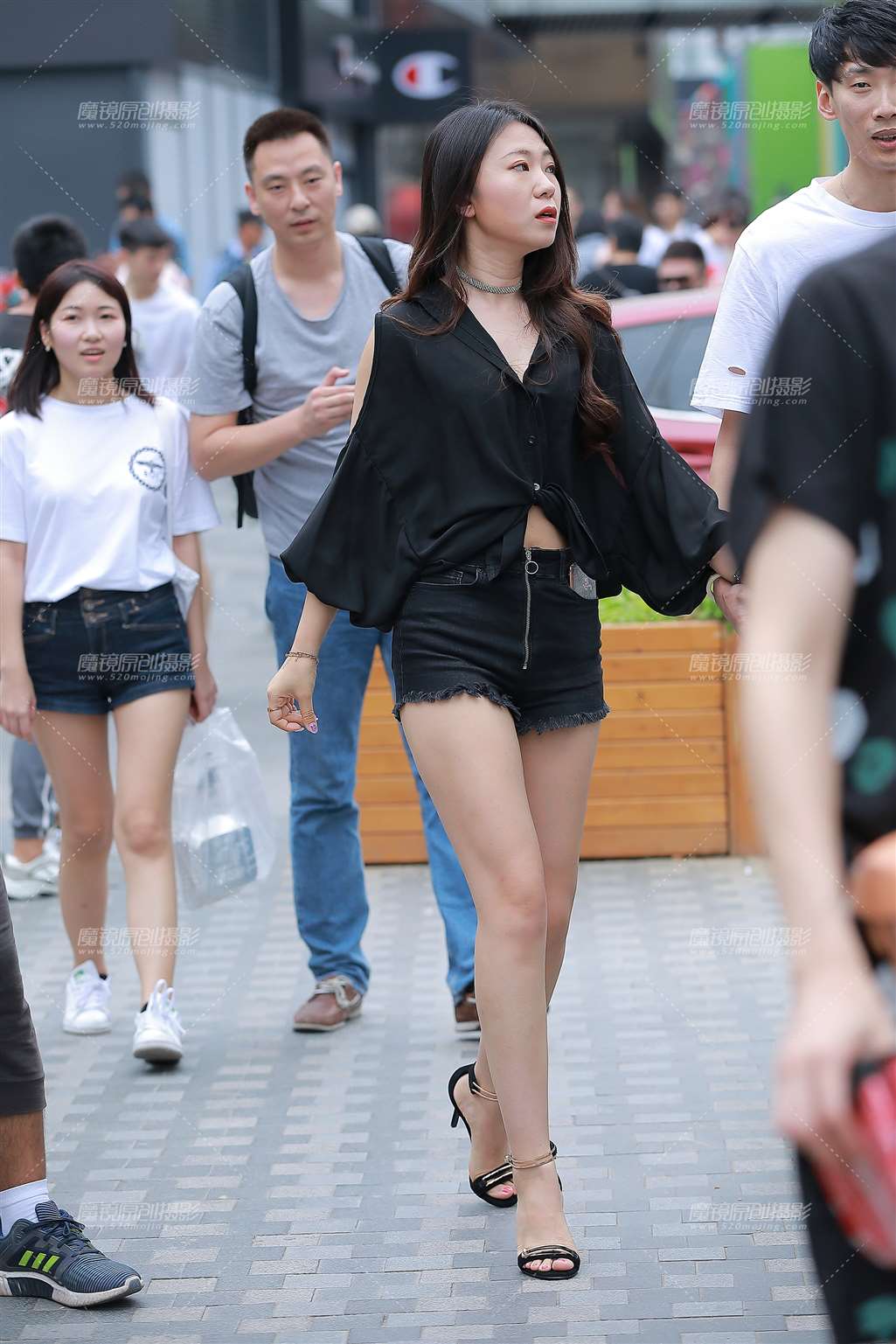 图片[4]-穿插在人群中的美腿高跟女友-流行馆
