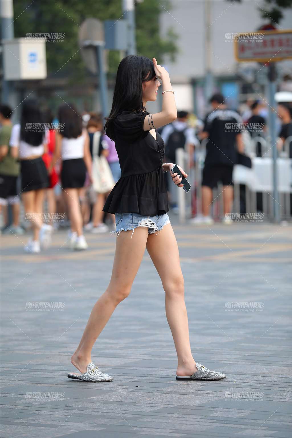 图片[4]-纤细的美腿，热裤小月牙美女-流行馆