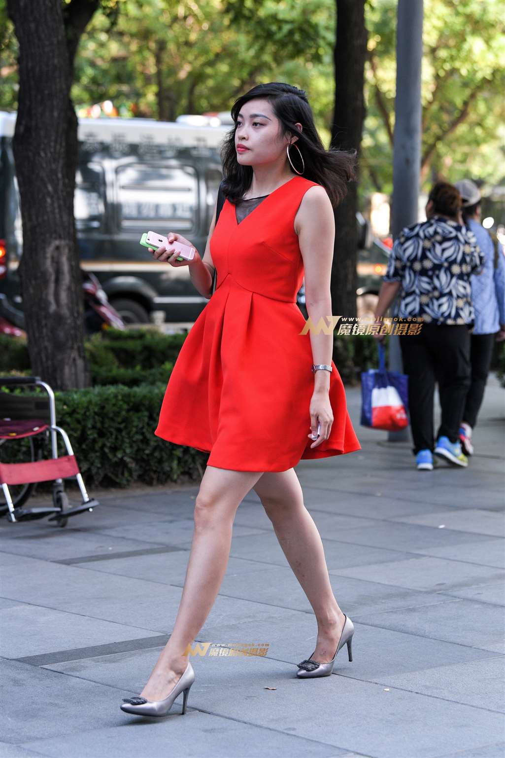 红裙高跟鞋美女-流行馆