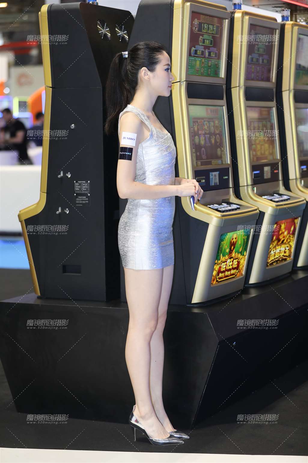 图片[4]-银色连衣裙模特-流行馆