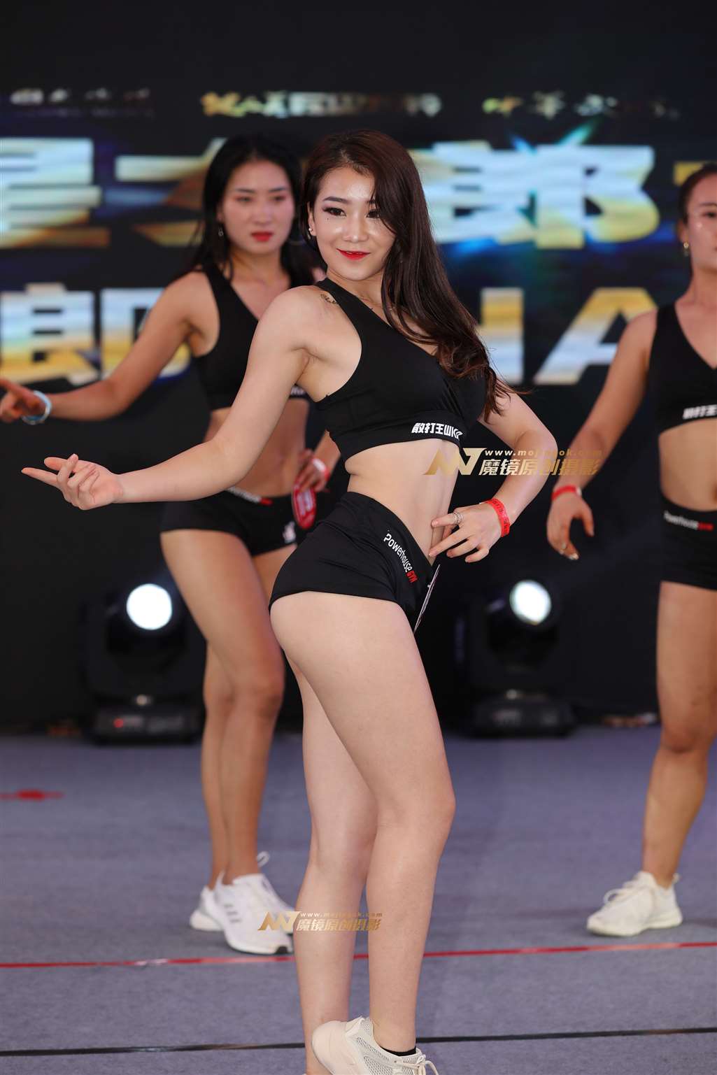 韩国俏皮小迷妹-流行馆