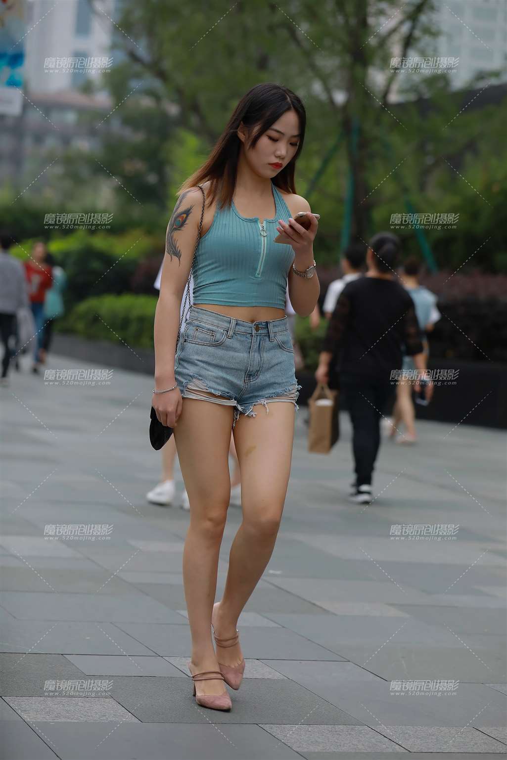 小背心，热裤大长腿-流行馆