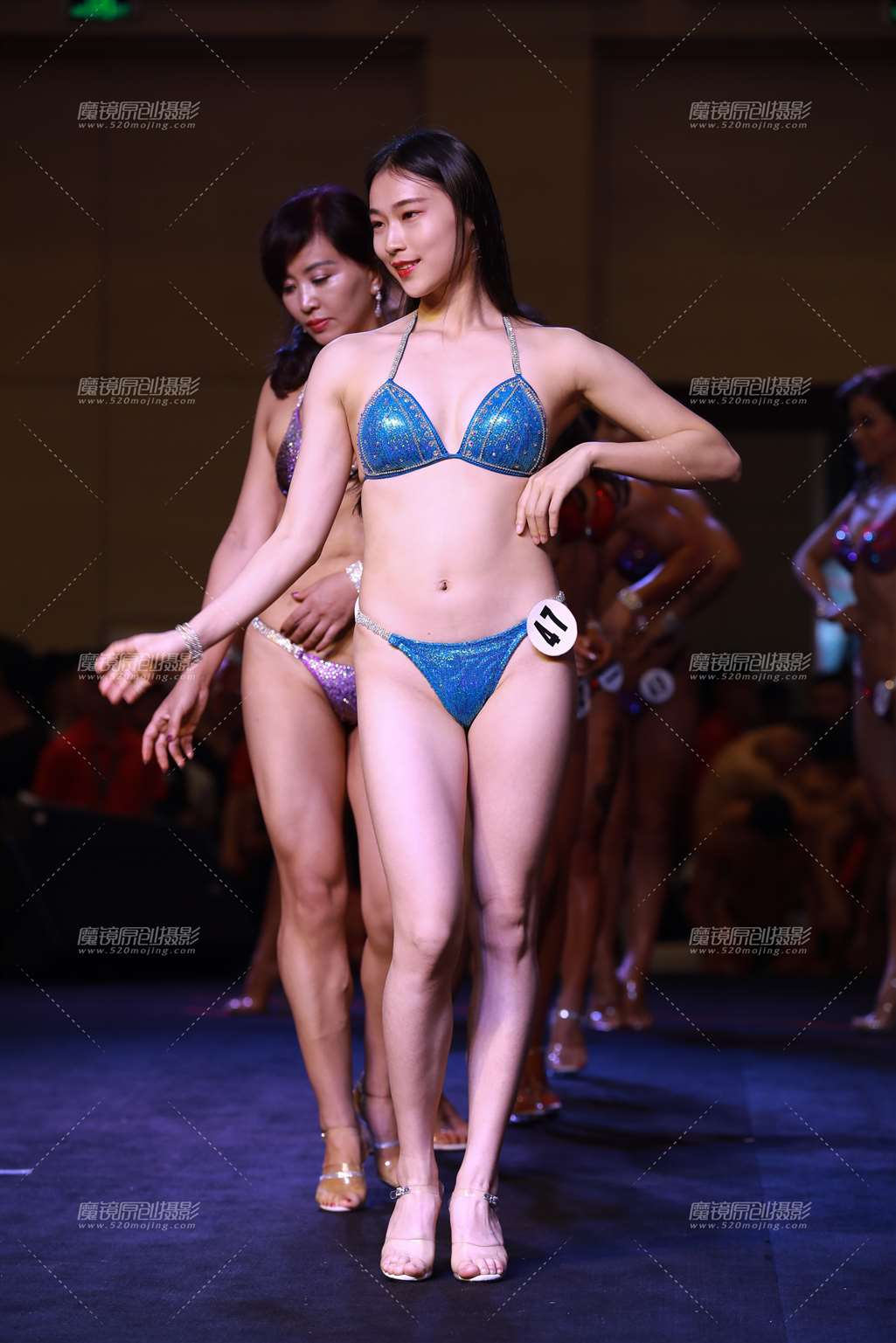 肤白貌美的比基尼美眉-流行馆