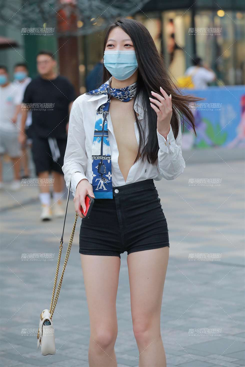 【玻璃赛帖】黑色热裤小妹-街拍流行馆