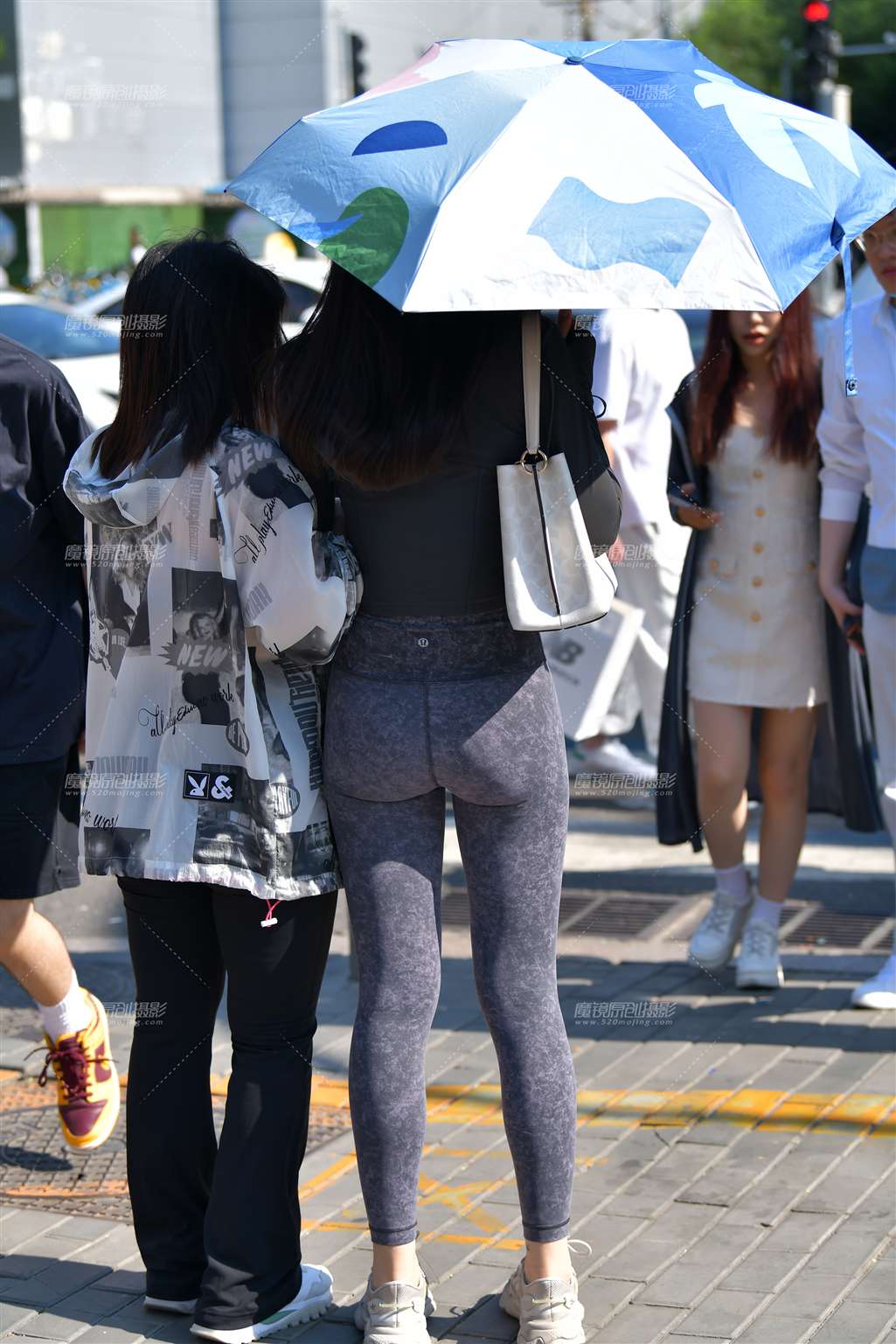 图片[2]-聊悄悄话紧身美女-流行馆
