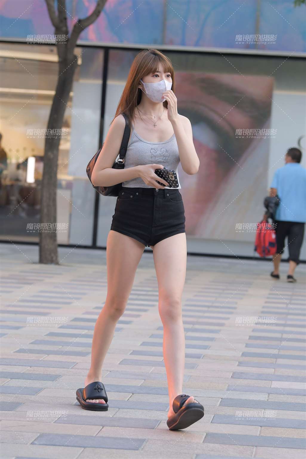 黑色热裤小姐姐-流行馆
