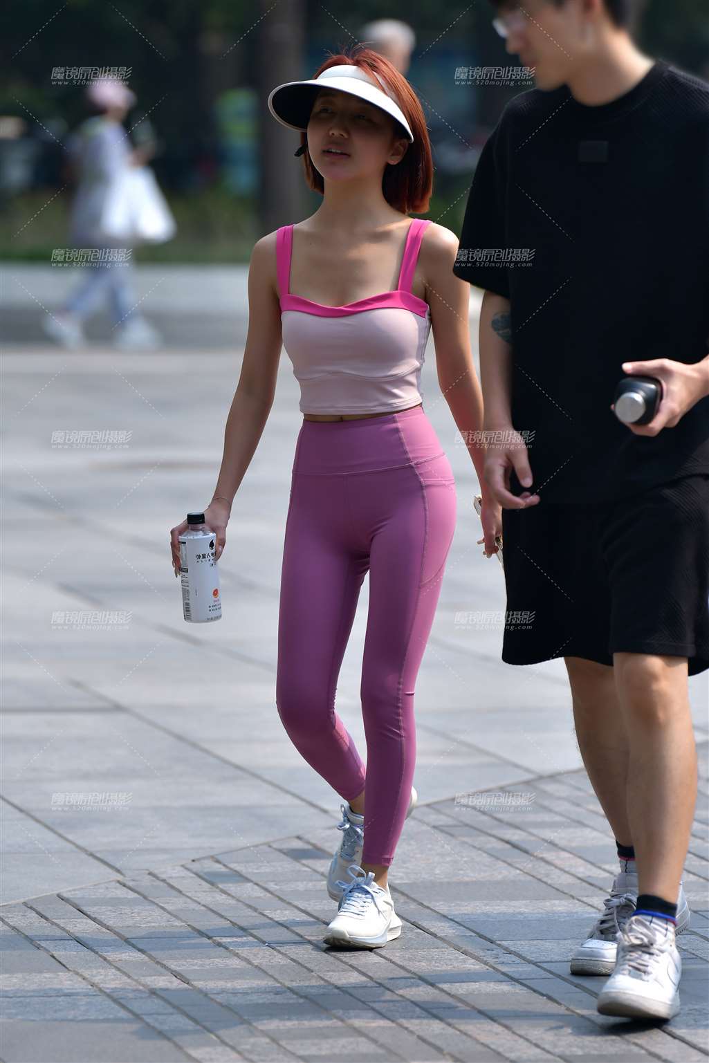 图片[3]-艳丽水粉瑜伽裤美女-流行馆