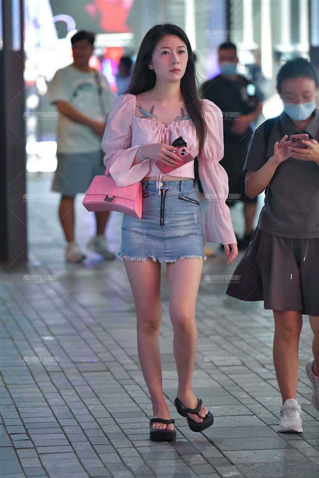 图片[4]-逛街牛仔裙美女-流行馆