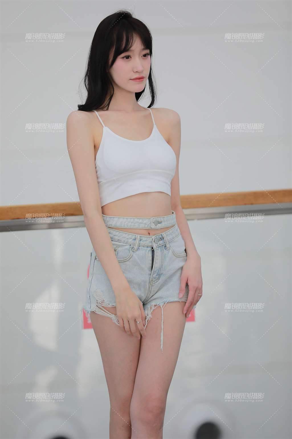 图片[4]-【玻璃街拍】牛仔热裤长腿小姐姐-流行馆