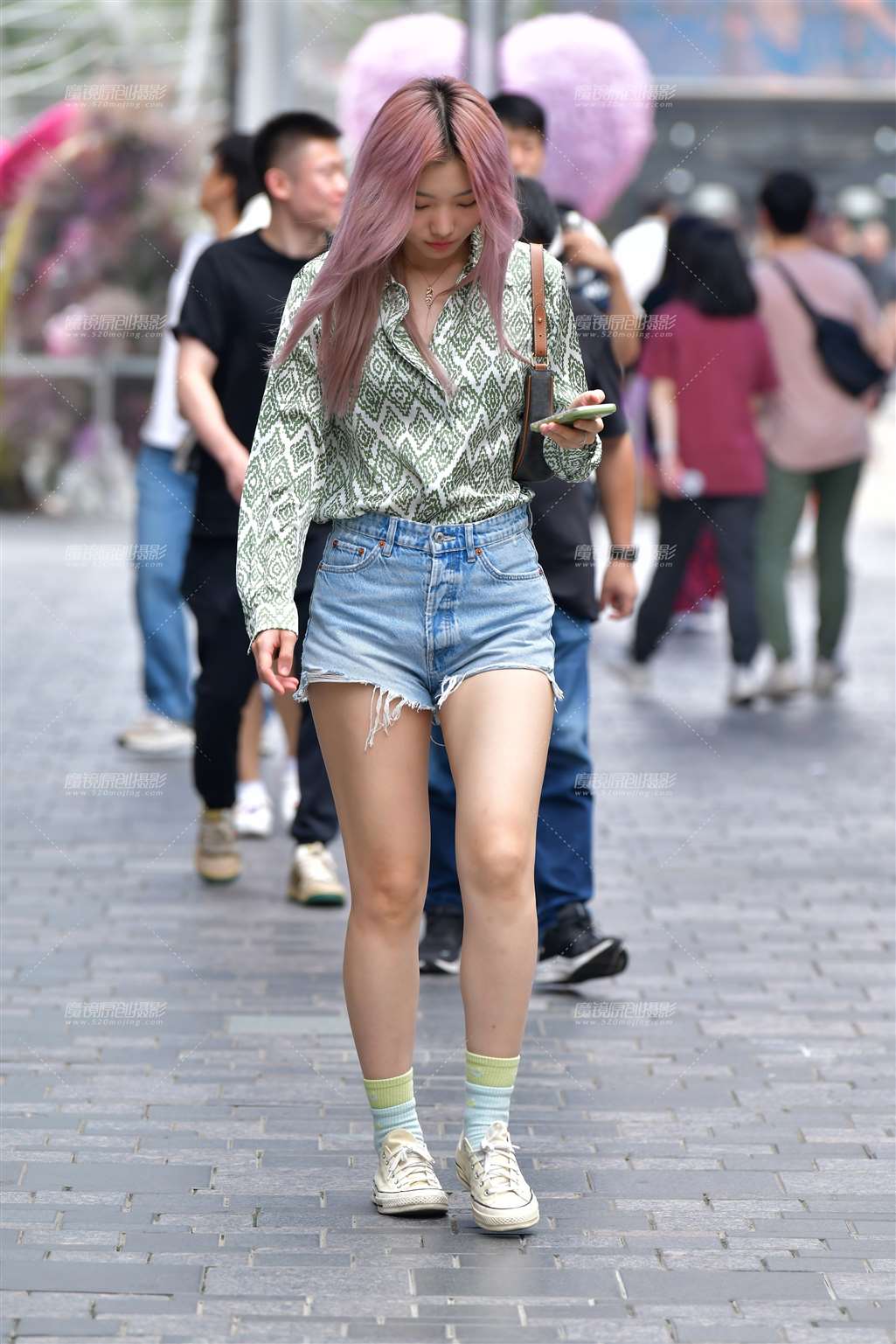 图片[4]-逛街牛仔热裤美女-流行馆