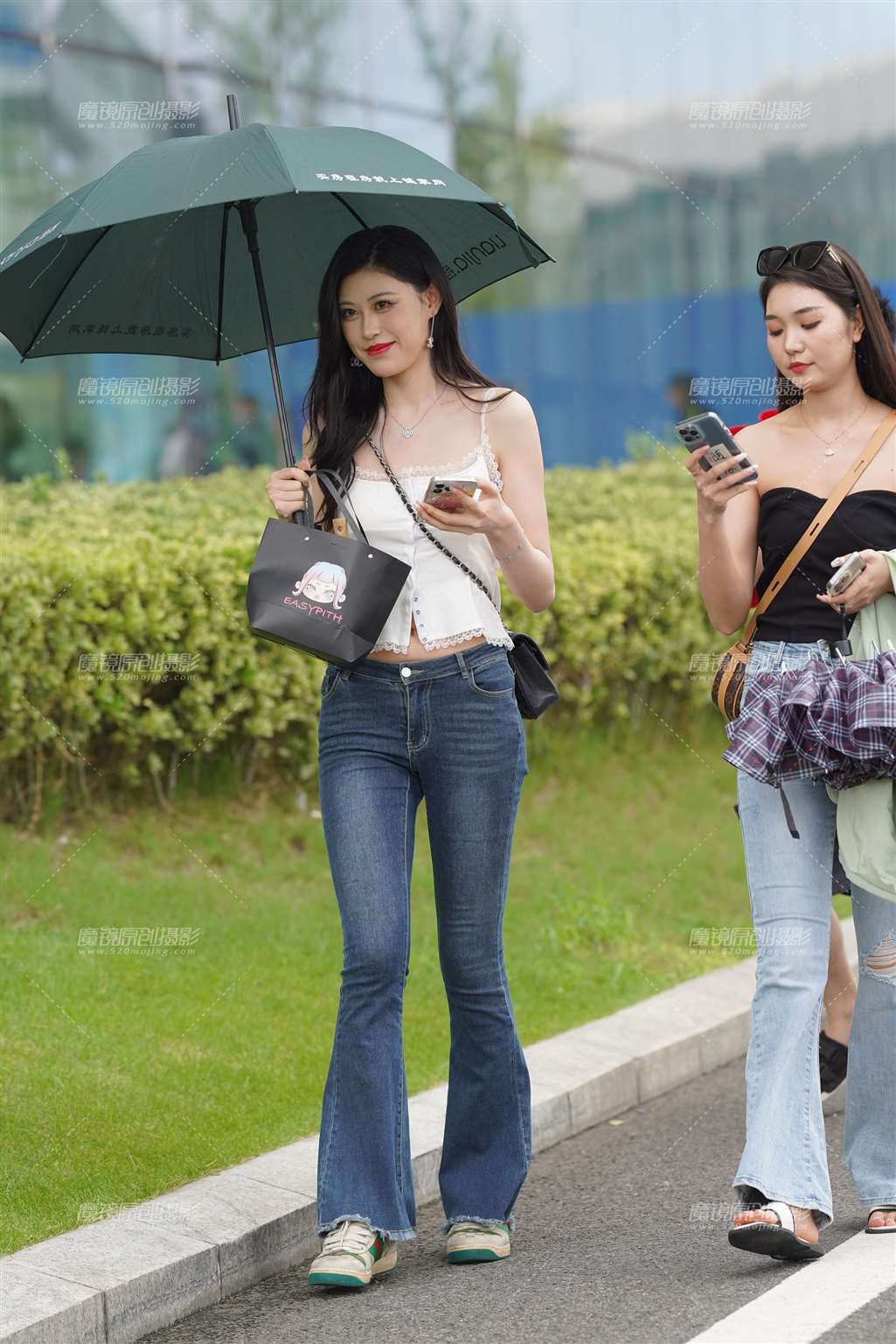 紧牛美眉 笑靥如花-流行馆