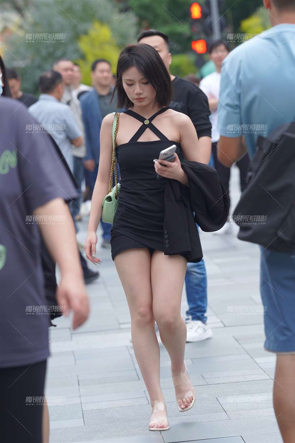 黑裙美女-流行馆