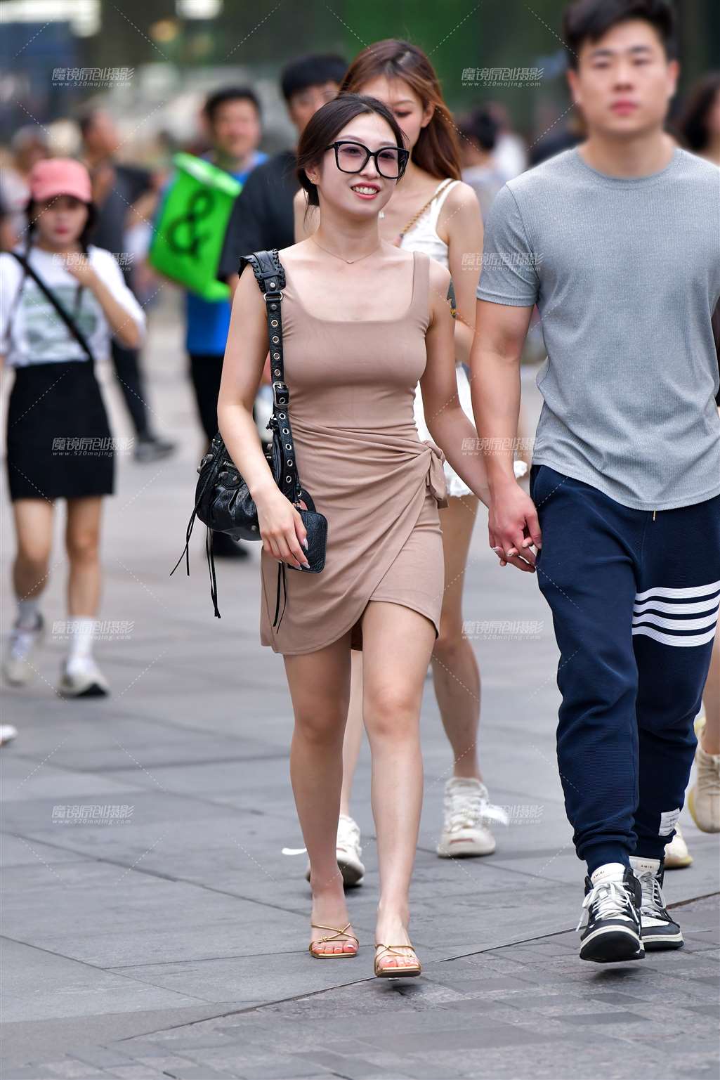 图片[5]-米色连衣短裙美女-流行馆