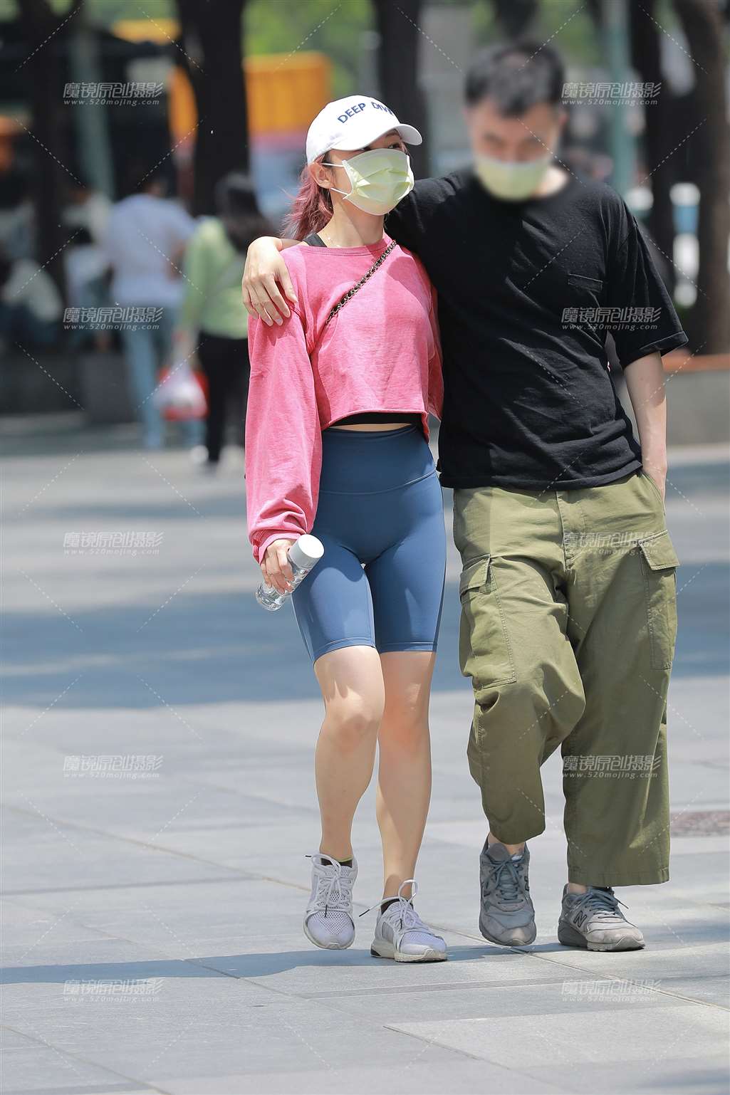 图片[3]-【玻璃街拍】蓝色瑜伽短裤女友-流行馆