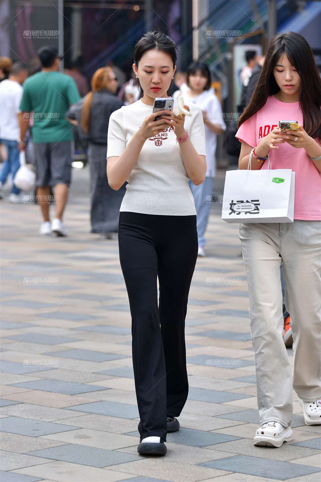 图片[3]-黑色紧身裤素颜美女-流行馆