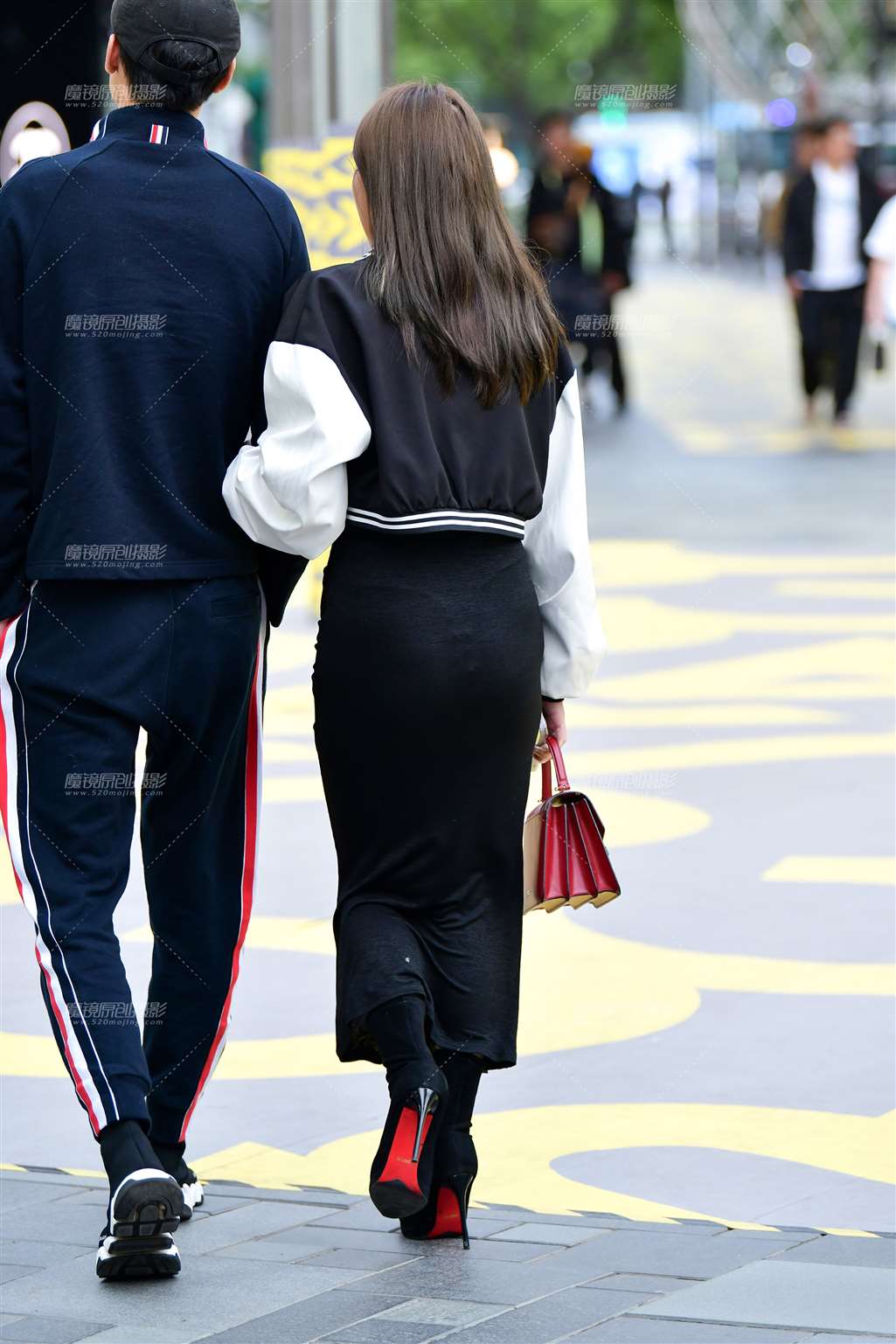 图片[2]-婀娜长裙美女-流行馆