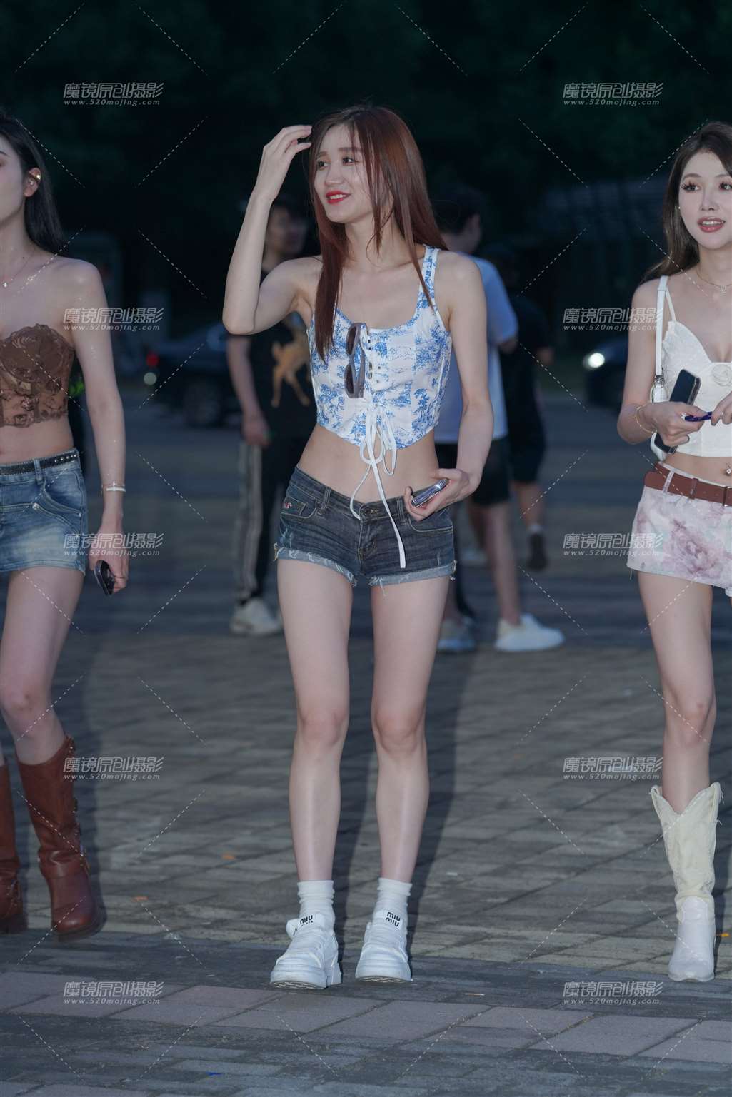 热裤美眉-流行馆