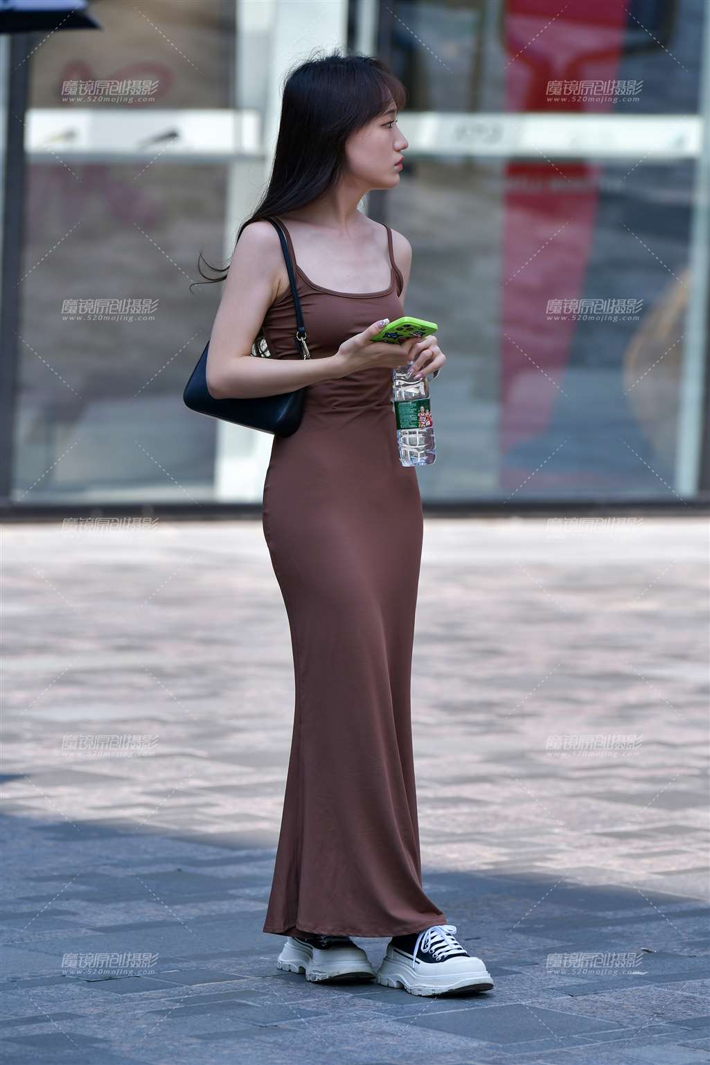 图片[4]-等待裹身长裙美女-流行馆