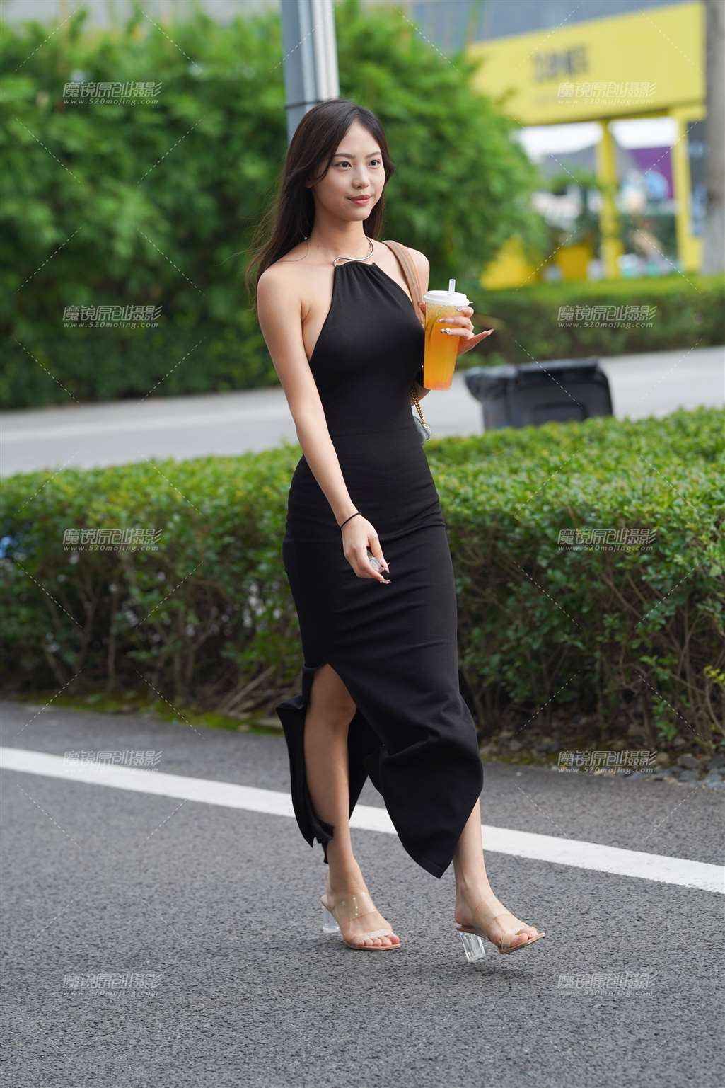 性感黑裙美女-流行馆