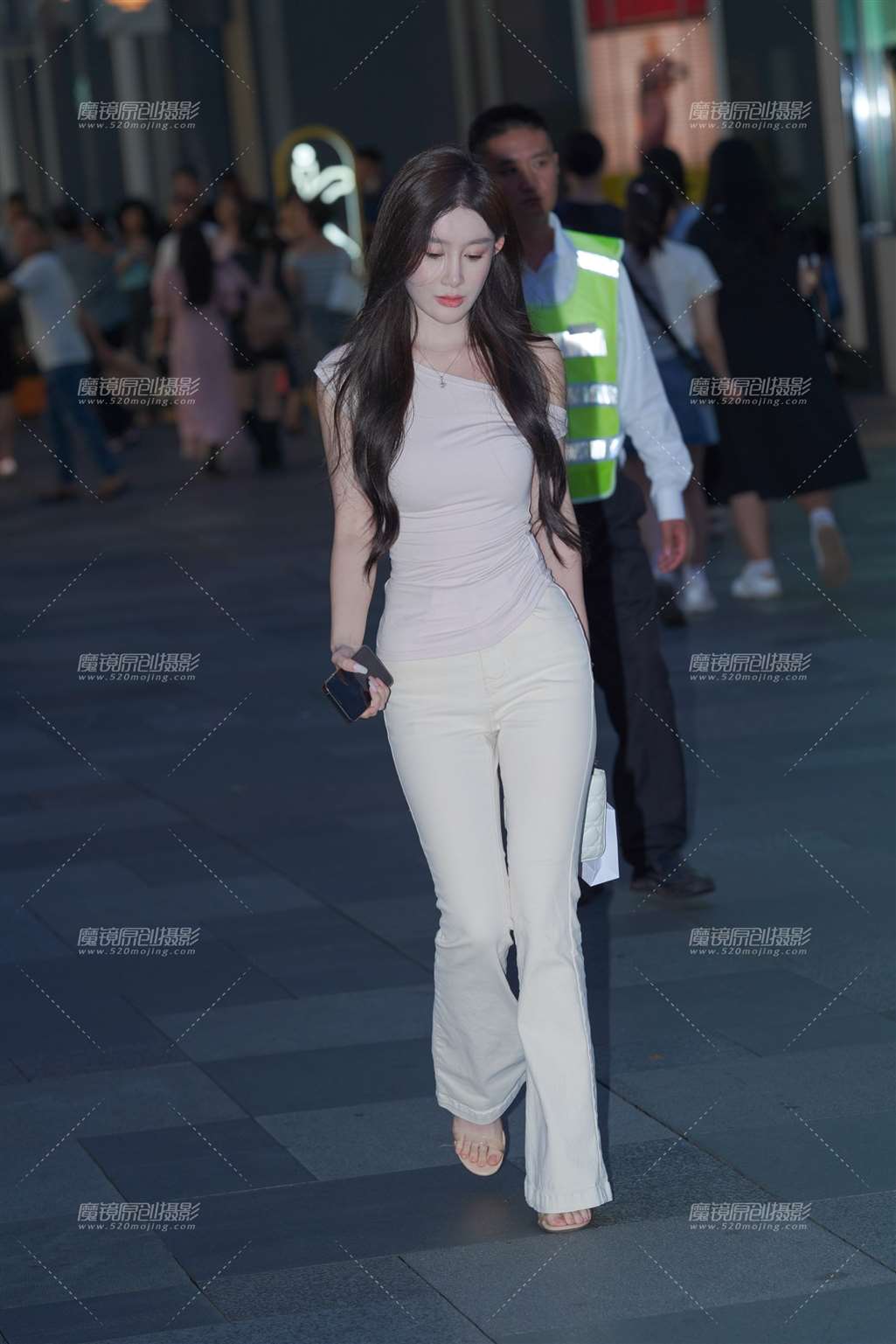 手如柔荑 肤如凝脂 美目盼兮-流行馆