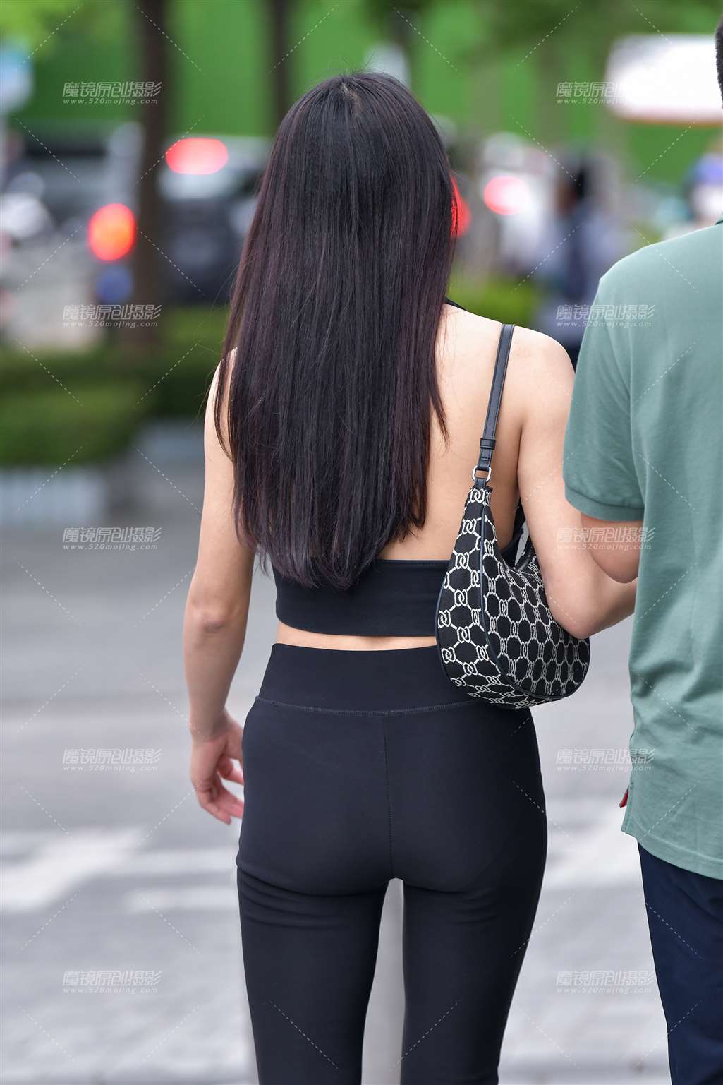 图片[4]-拍照黑裤美女-流行馆