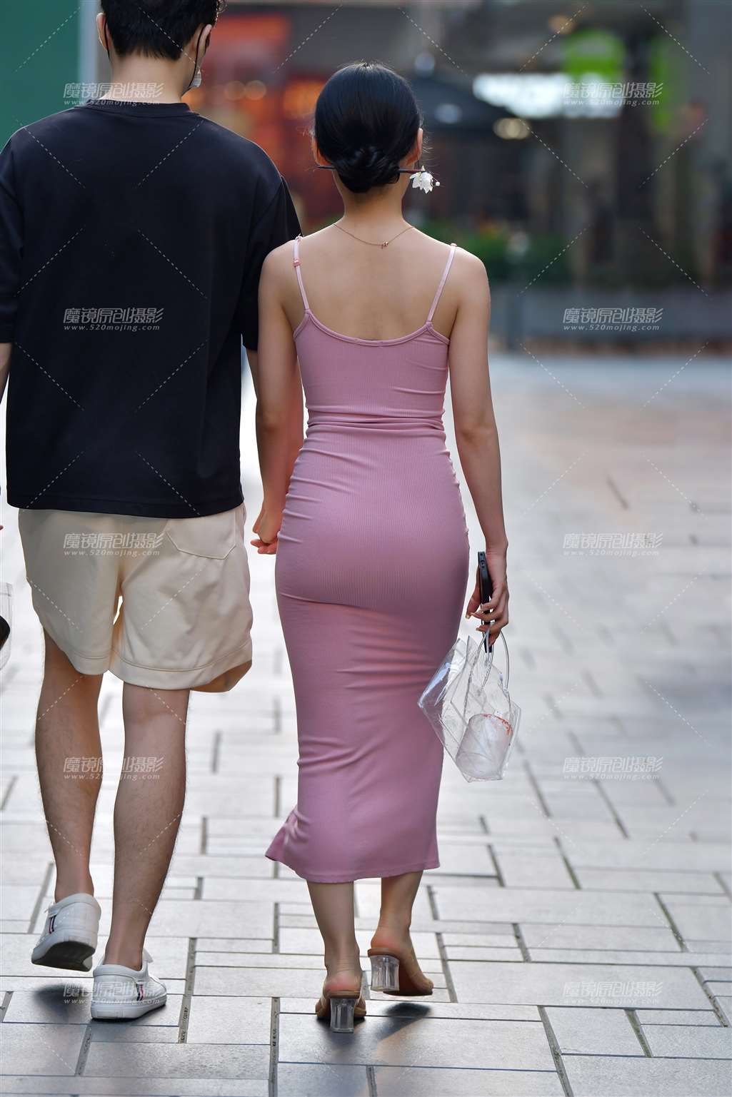 图片[2]-甜美粉裙美女-流行馆