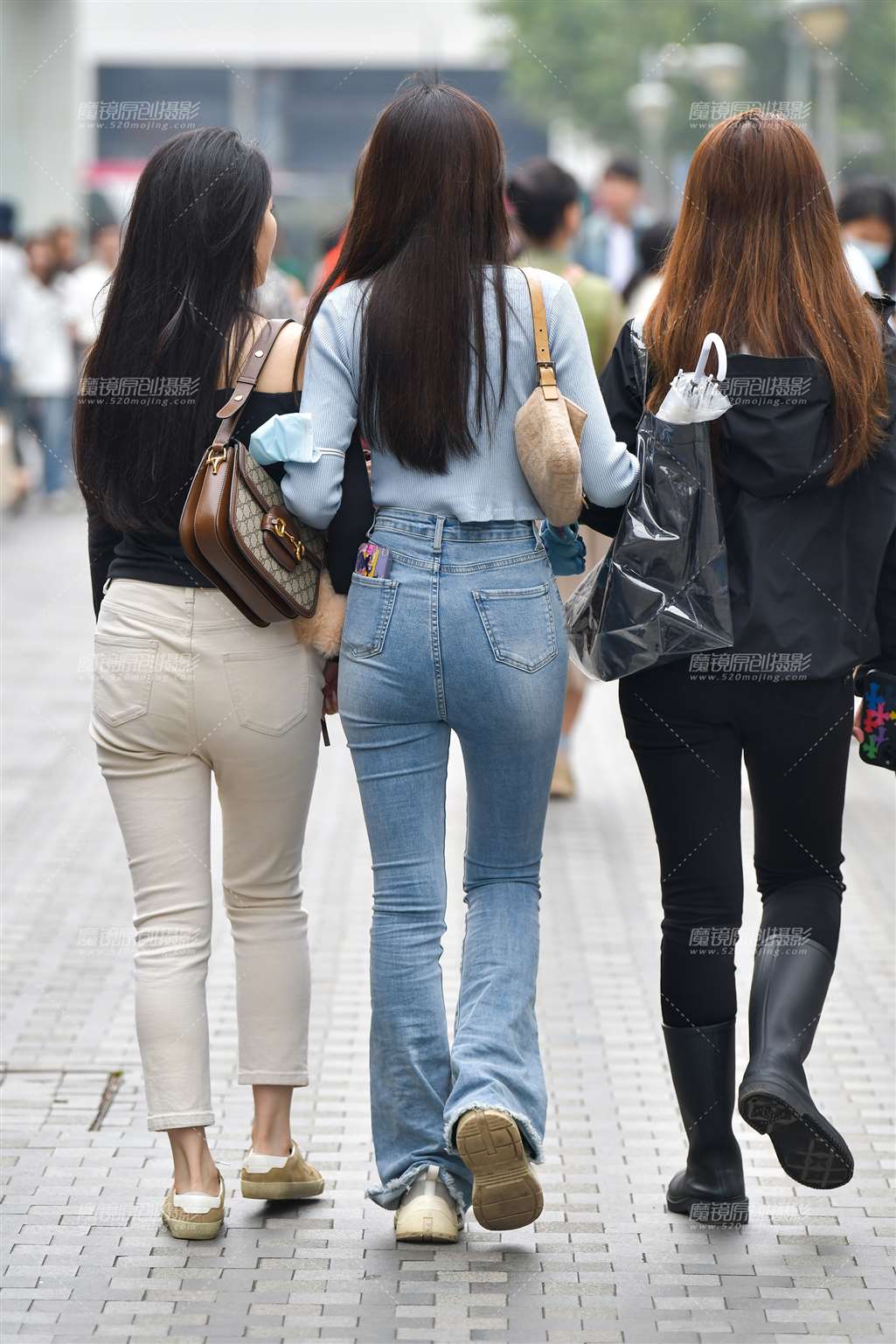 图片[2]-逛街牛仔裤美女-流行馆