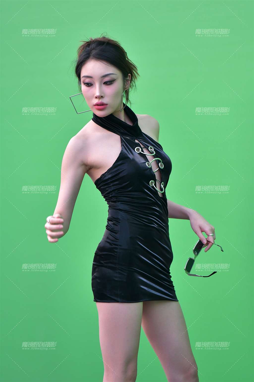 图片[4]-方耳环漂亮黑短裙美女-流行馆