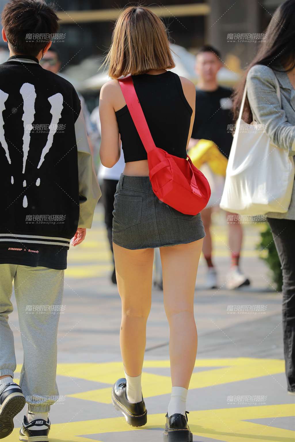 图片[2]-超短包臀裙美女-流行馆