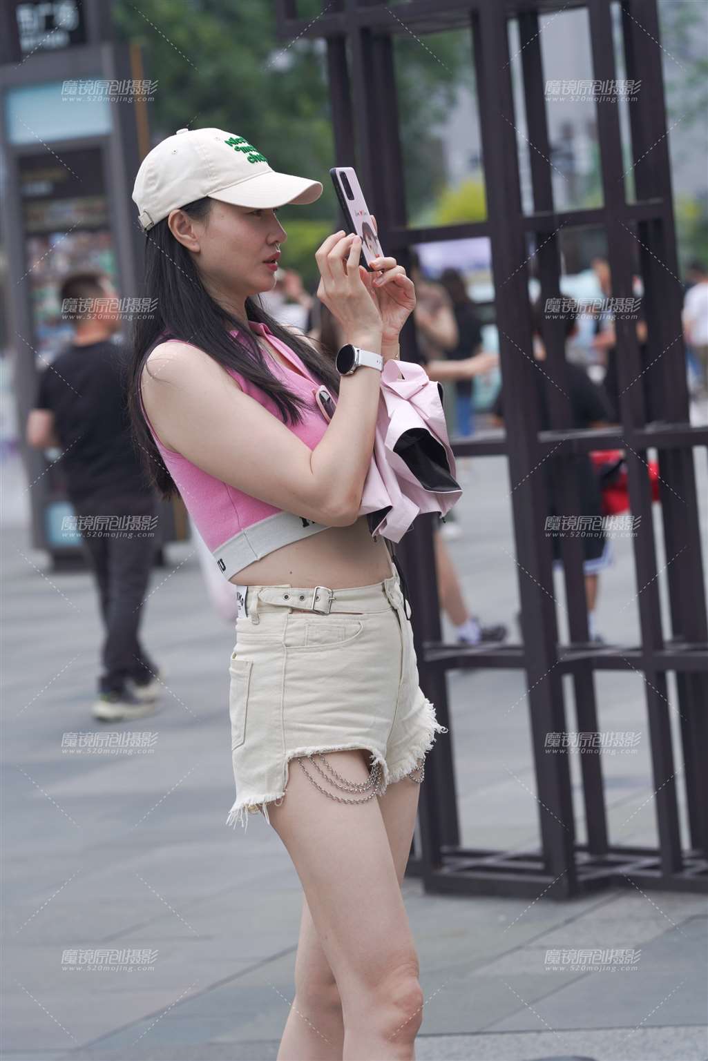 图片[5]-爱拍照的热裤小姐姐-流行馆