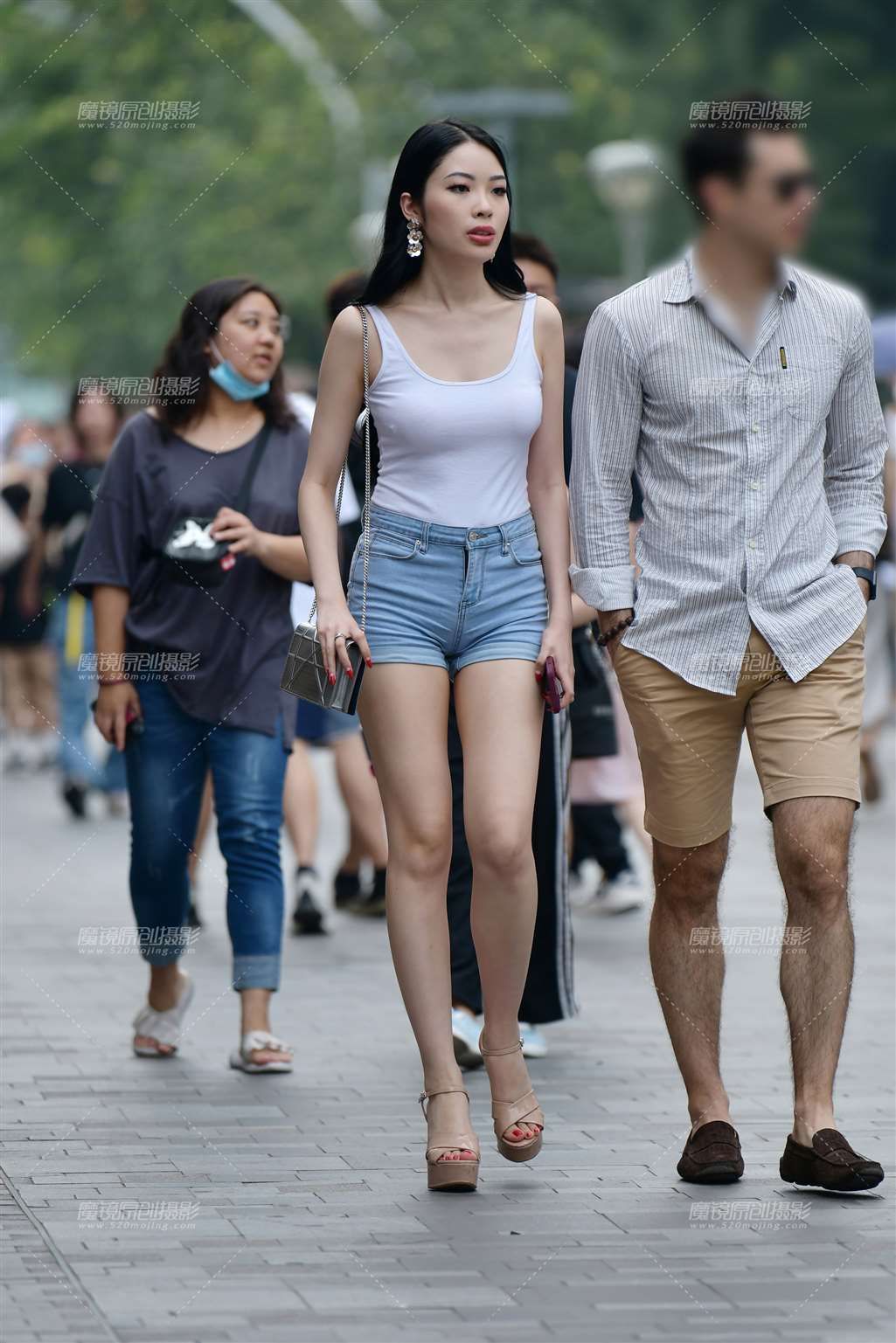 红指甲气质热裤美女-流行馆