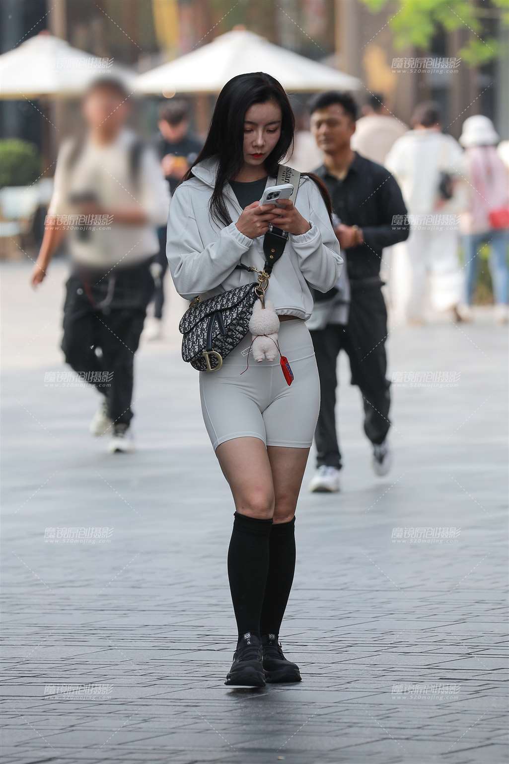 图片[3]-白色瑜伽短裤美女-流行馆