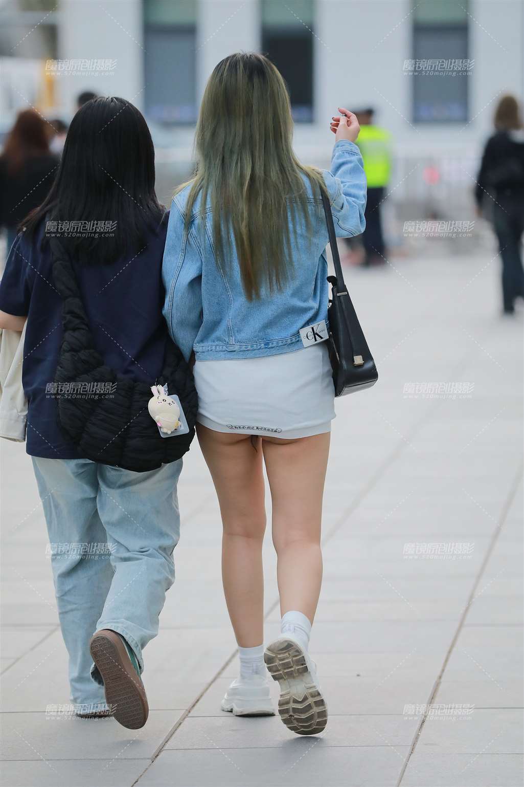 图片[3]-路遇超短热裤美女-流行馆