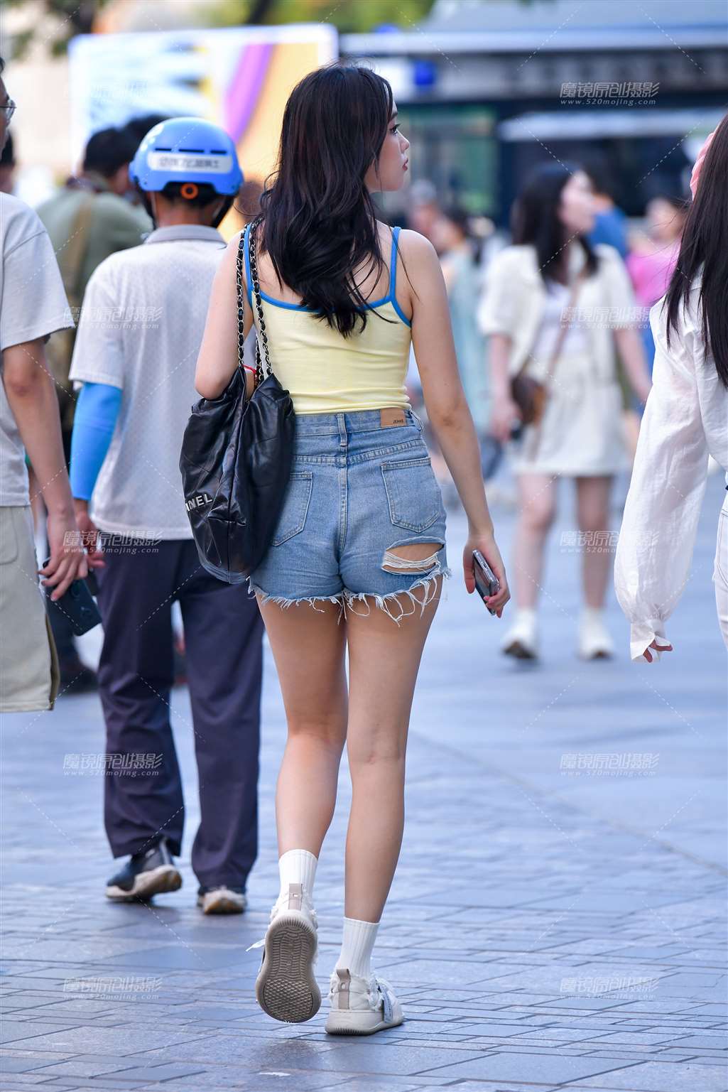 图片[2]-吊带牛仔热裤美女-流行馆