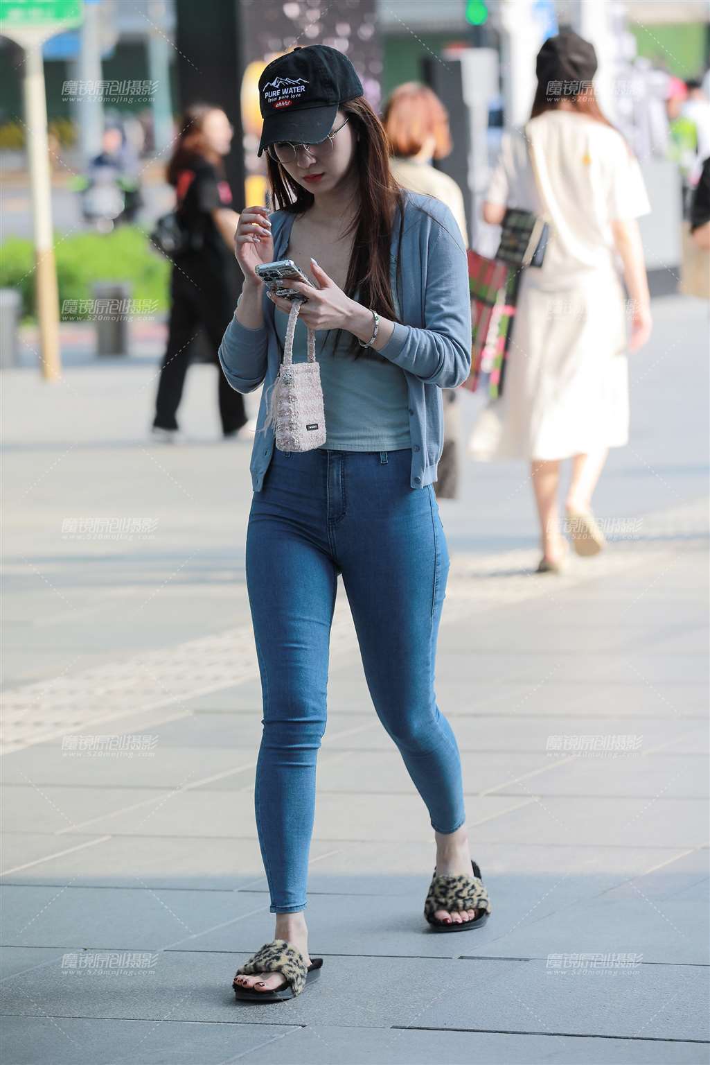 图片[5]-紧身蓝色牛仔裤美眉-流行馆