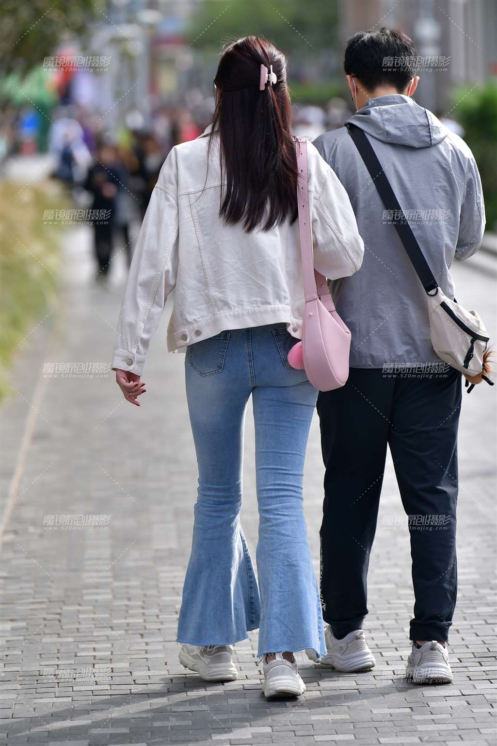 图片[2]-浅蓝素颜牛仔裤美女-流行馆
