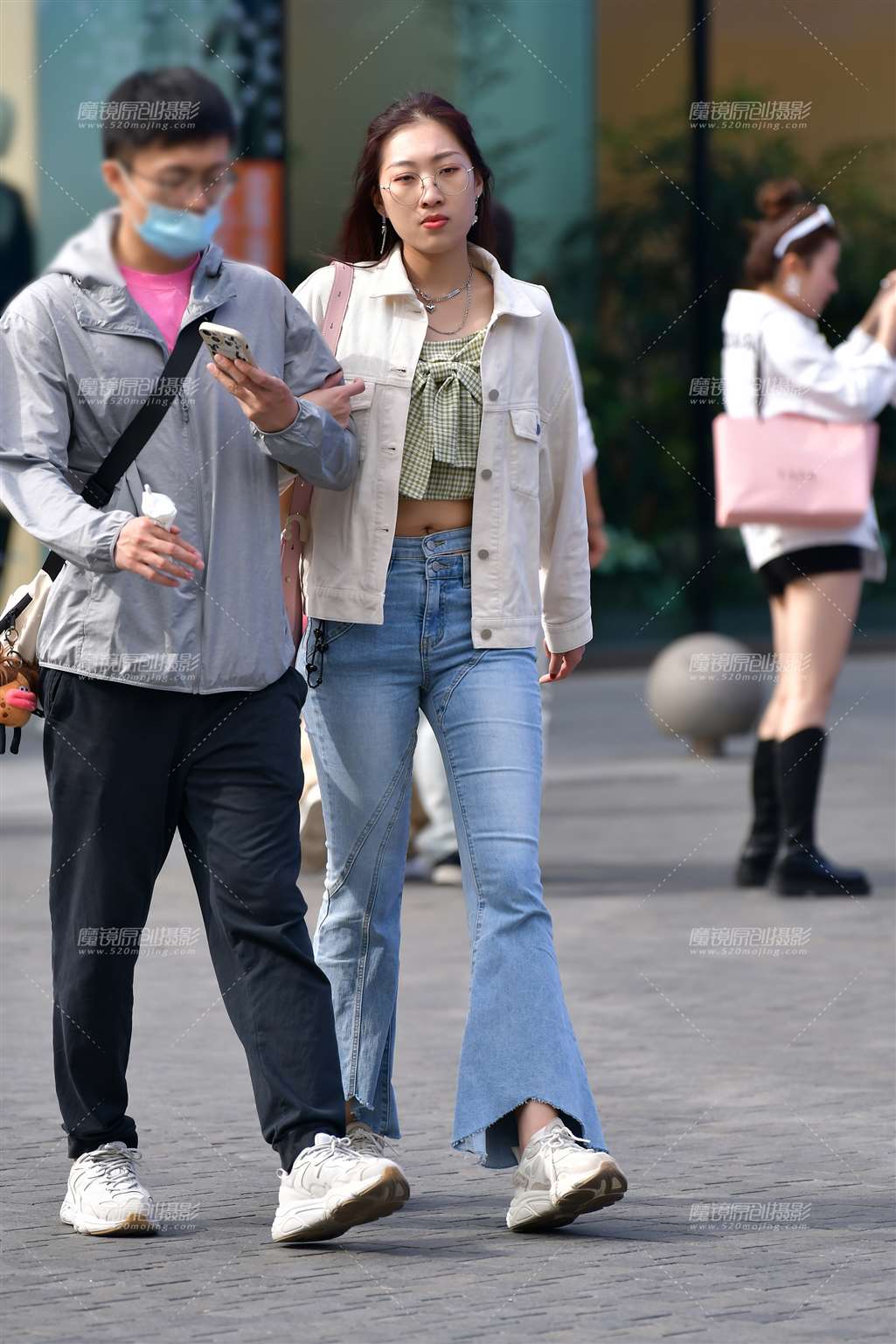 图片[4]-浅蓝素颜牛仔裤美女-流行馆
