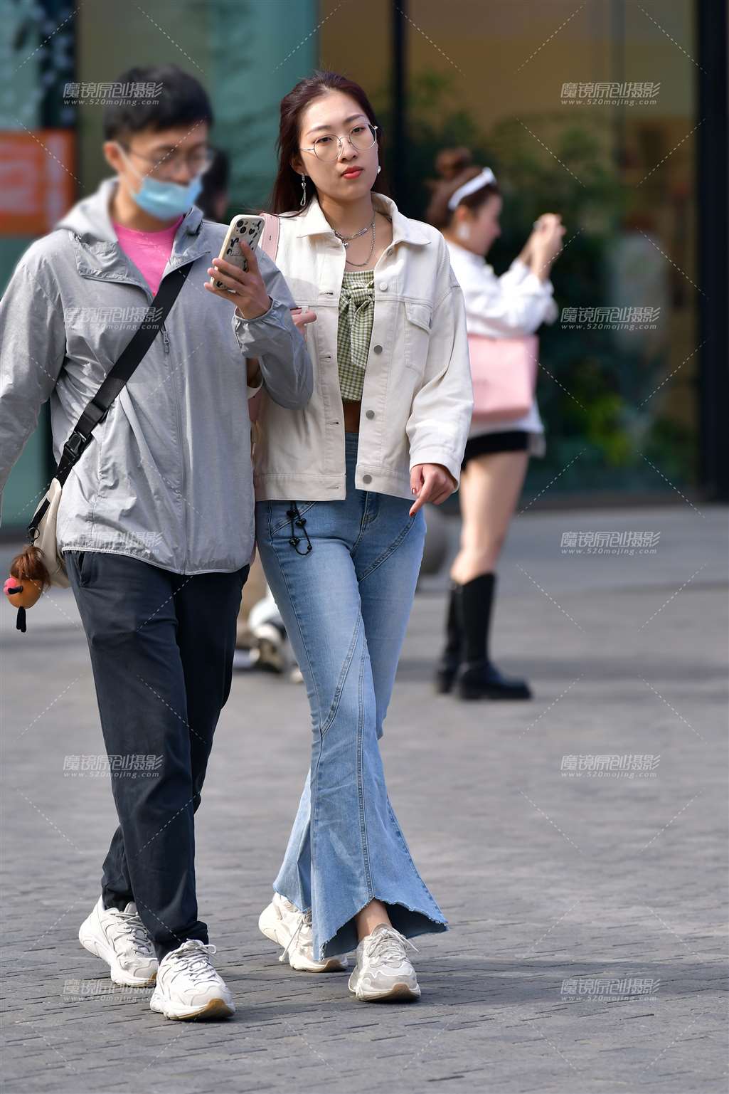 图片[5]-浅蓝素颜牛仔裤美女-流行馆